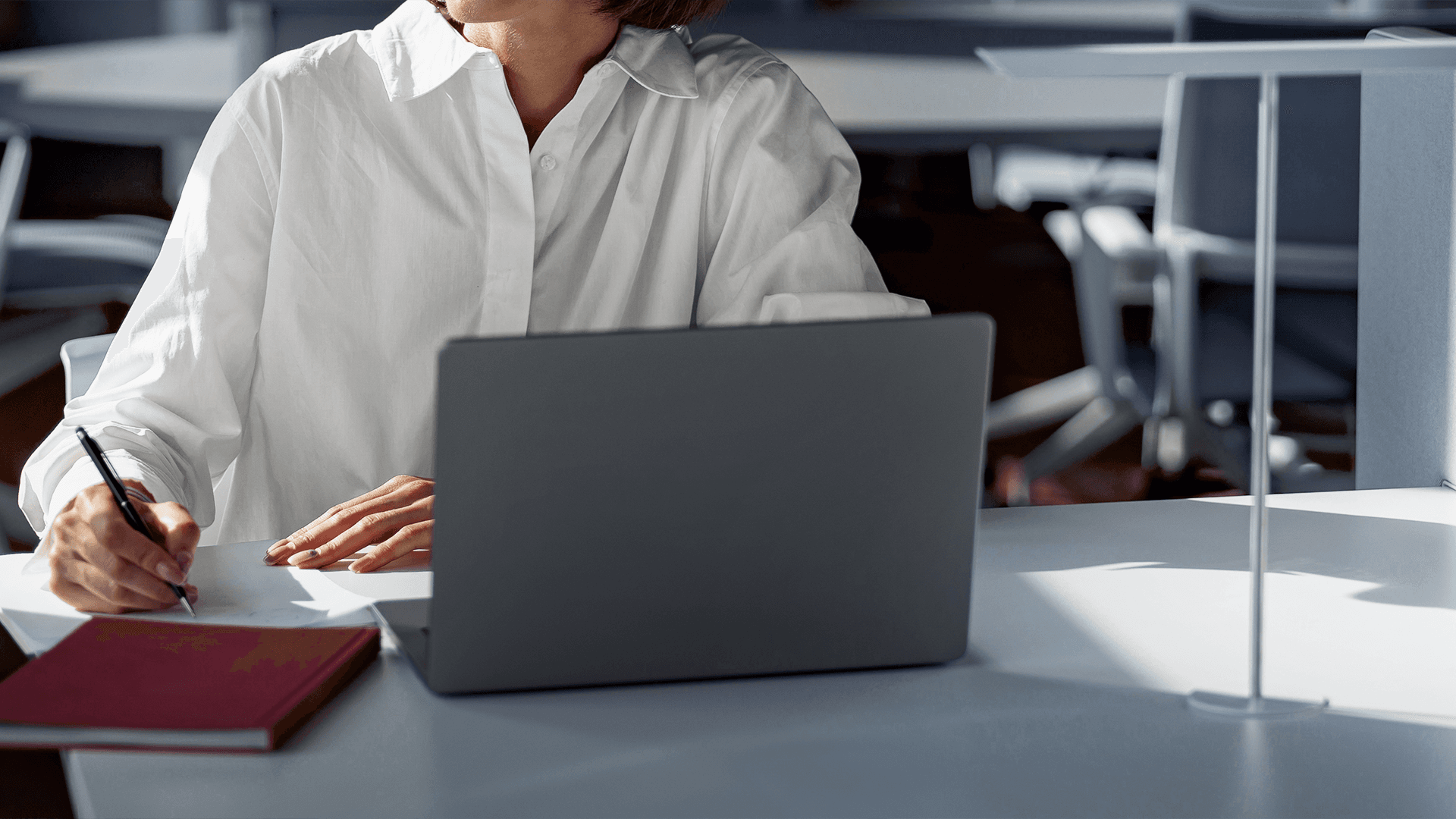 Beyond Customer Service: The Business Value of Chat Support Solutions